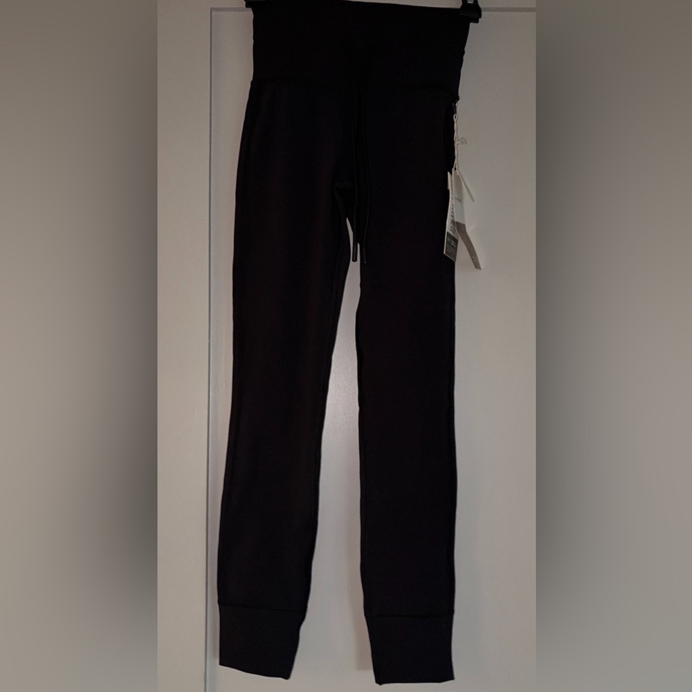 Vuori NWT Daily Black Cuffed Ankle Stretch Leggings XS